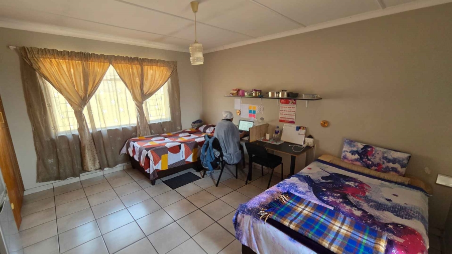 10 Bedroom Property for Sale in Brandwag Free State